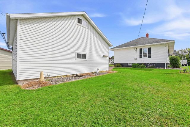 709 W NORTH WATER STREET, New London, WI 54961