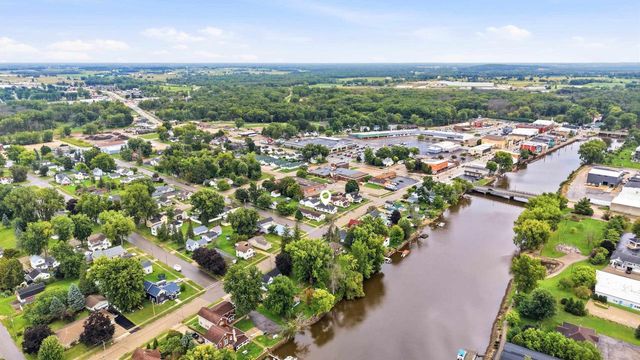 709 W NORTH WATER STREET, New London, WI 54961