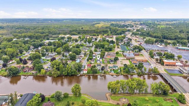 709 W NORTH WATER STREET, New London, WI 54961