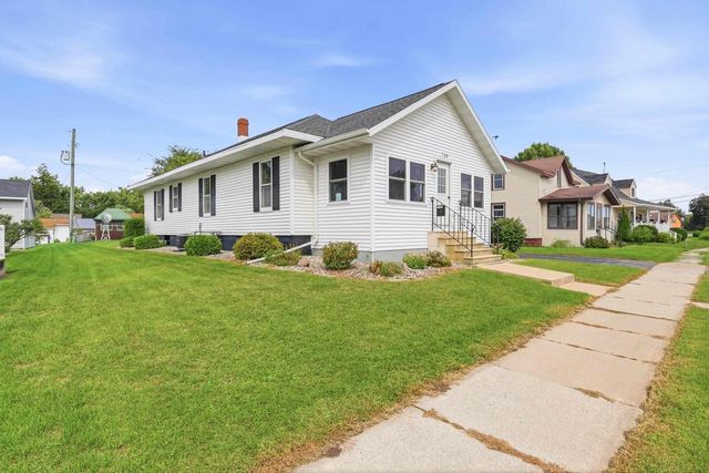 709 W NORTH WATER STREET, New London, WI 54961