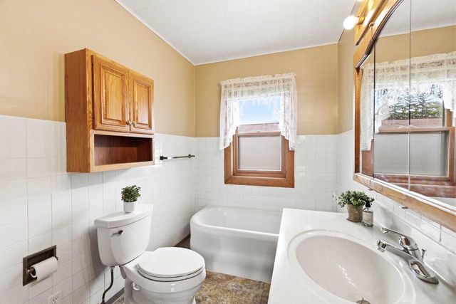709 W NORTH WATER STREET, New London, WI 54961