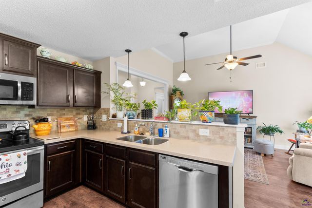 406 Stonebrook Circle, Byron, GA 31008