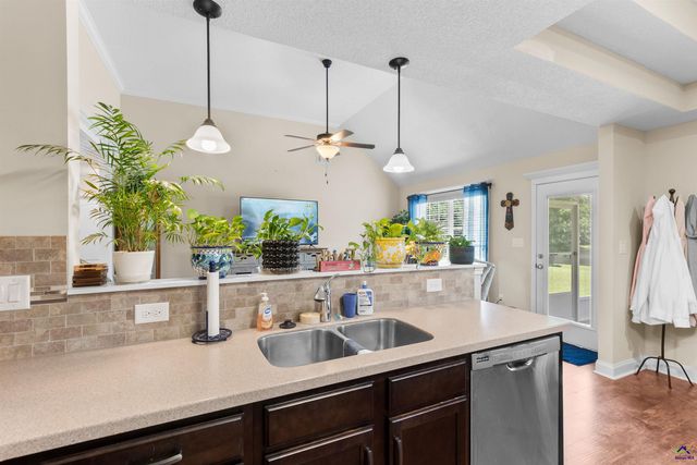 406 Stonebrook Circle, Byron, GA 31008