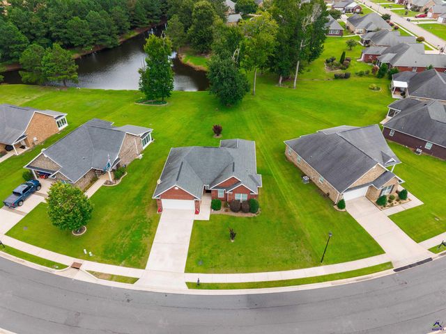 406 Stonebrook Circle, Byron, GA 31008