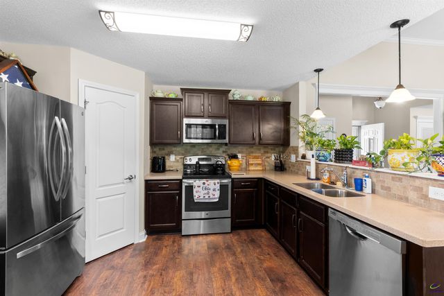 406 Stonebrook Circle, Byron, GA 31008