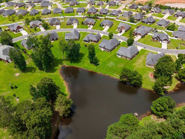 406 Stonebrook Circle, Byron, GA 31008