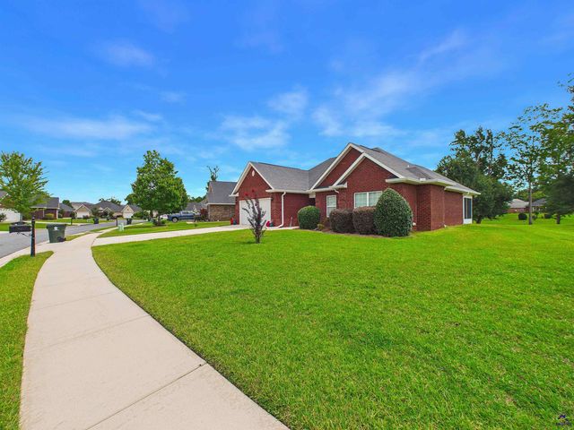 406 Stonebrook Circle, Byron, GA 31008