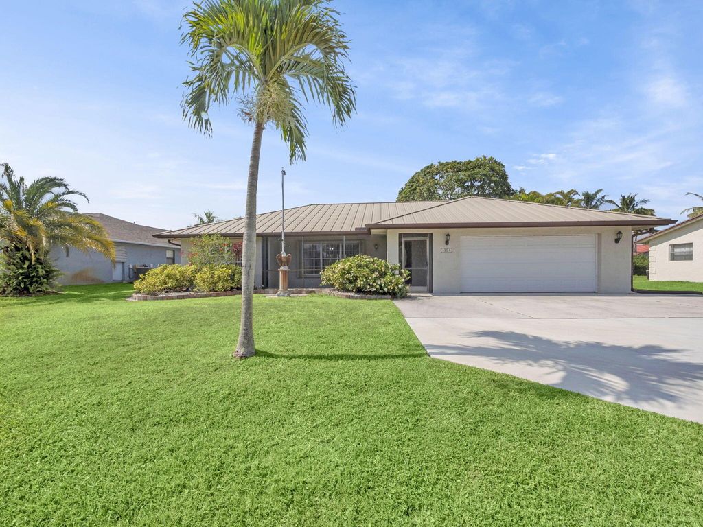 1134 SE Mendavia Avenue, Port St Lucie, FL 34952