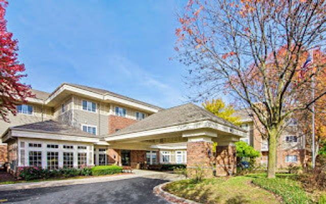 605 Barrington Avenue 140, East Dundee, IL 60118