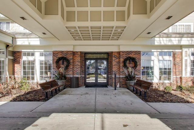 605 Barrington Avenue 140, East Dundee, IL 60118