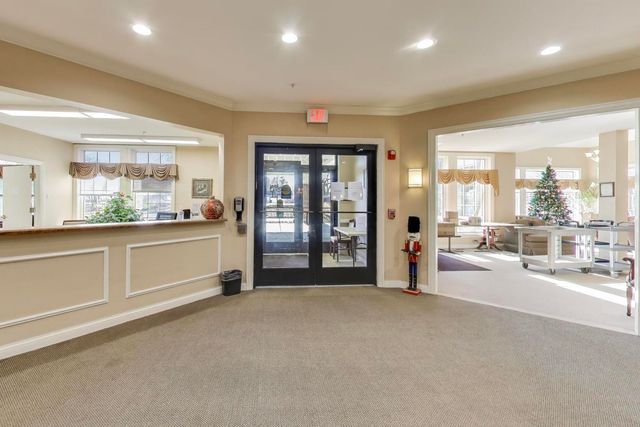 605 Barrington Avenue 140, East Dundee, IL 60118