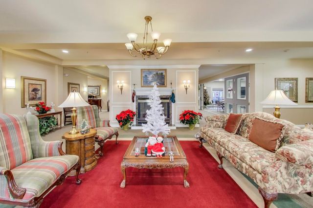 605 Barrington Avenue 140, East Dundee, IL 60118