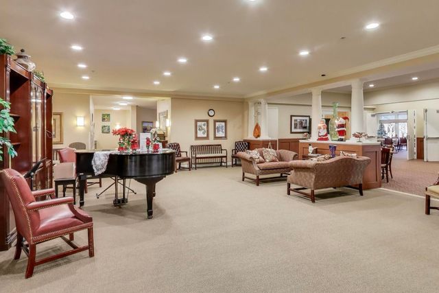 605 Barrington Avenue 140, East Dundee, IL 60118