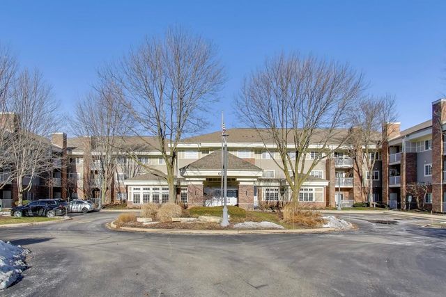 605 Barrington Avenue 140, East Dundee, IL 60118