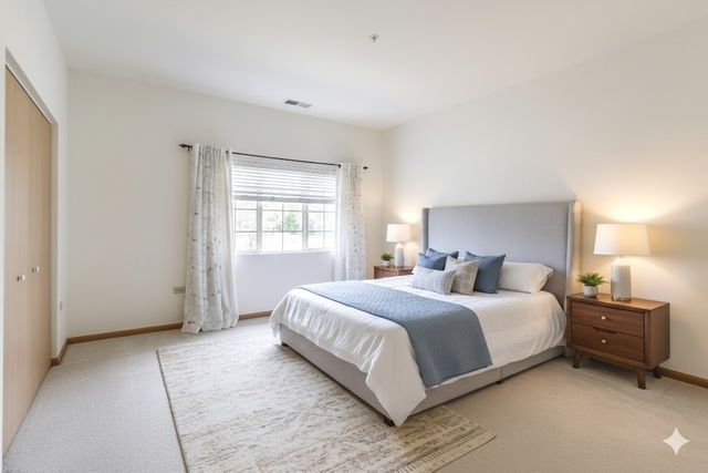 605 Barrington Avenue 140, East Dundee, IL 60118