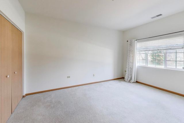 605 Barrington Avenue 140, East Dundee, IL 60118