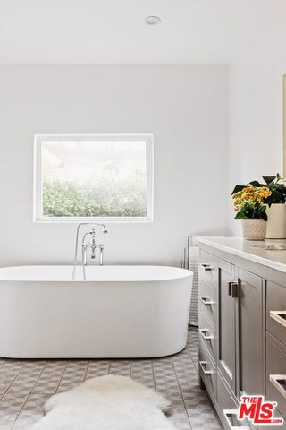 746 N MANSFIELD Avenue, Los Angeles, CA 90038