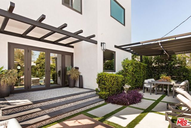746 N MANSFIELD Avenue, Los Angeles, CA 90038
