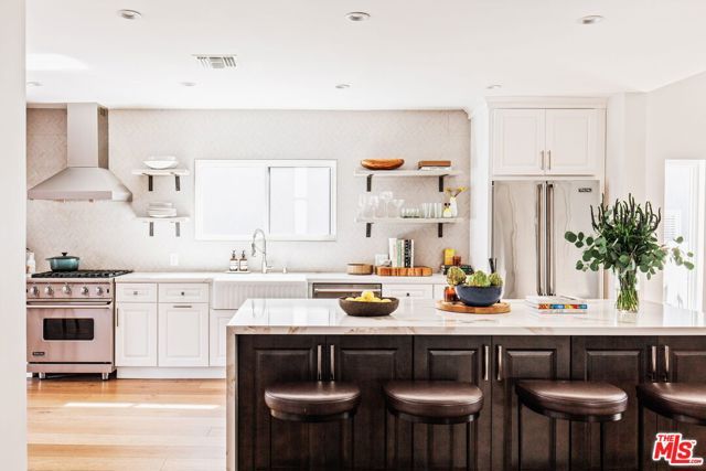 746 N MANSFIELD Avenue, Los Angeles, CA 90038