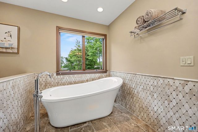 29 Woodridge Lane, New Fairfield, CT 06812