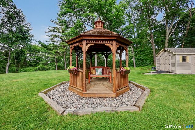 29 Woodridge Lane, New Fairfield, CT 06812