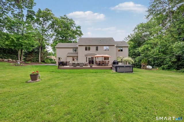 29 Woodridge Lane, New Fairfield, CT 06812