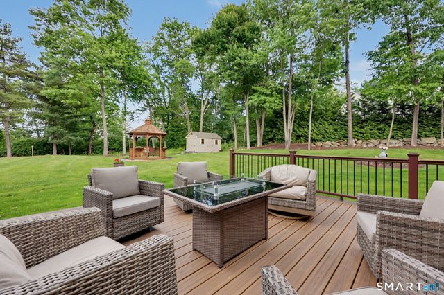 29 Woodridge Lane, New Fairfield, CT 06812