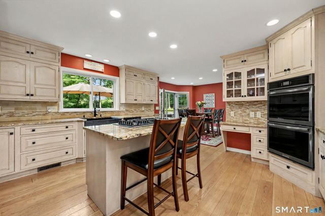 29 Woodridge Lane, New Fairfield, CT 06812