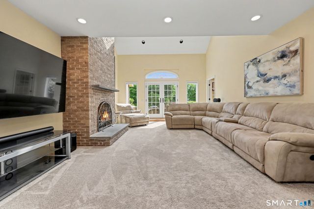 29 Woodridge Lane, New Fairfield, CT 06812