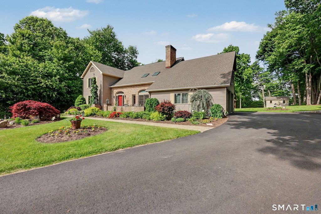 29 Woodridge Lane, New Fairfield, CT 06812