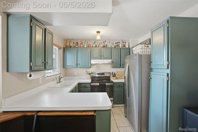 16128 Touraine Drive, Clinton Charter Township, MI 48038