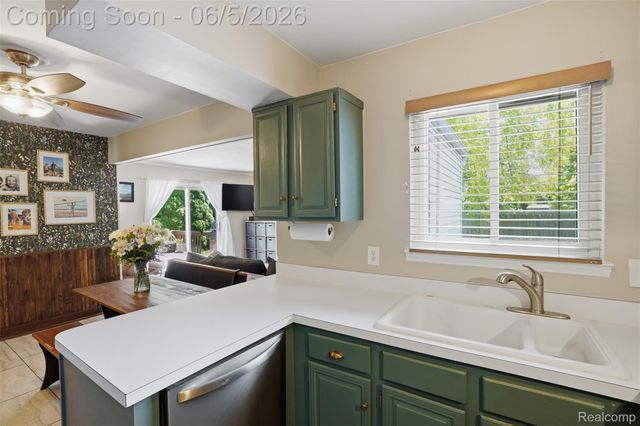 16128 Touraine Drive, Clinton Charter Township, MI 48038