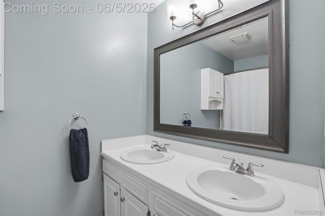 16128 Touraine Drive, Clinton Charter Township, MI 48038