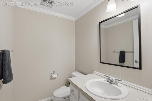 16128 Touraine Drive, Clinton Charter Township, MI 48038