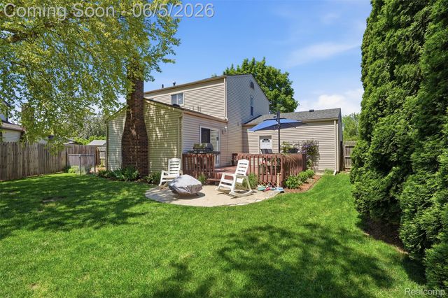 16128 Touraine Drive, Clinton Charter Township, MI 48038