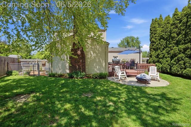 16128 Touraine Drive, Clinton Charter Township, MI 48038