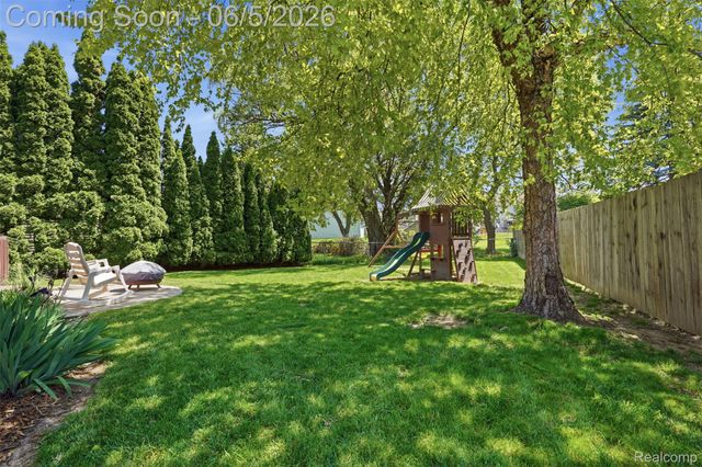 16128 Touraine Drive, Clinton Charter Township, MI 48038