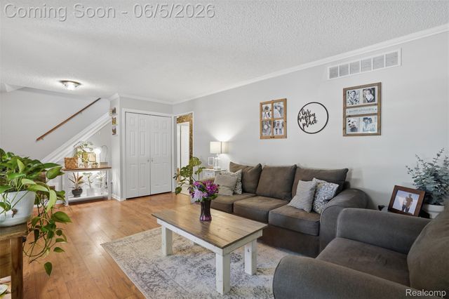 16128 Touraine Drive, Clinton Charter Township, MI 48038