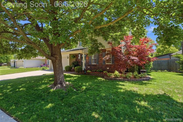 16128 Touraine Drive, Clinton Charter Township, MI 48038