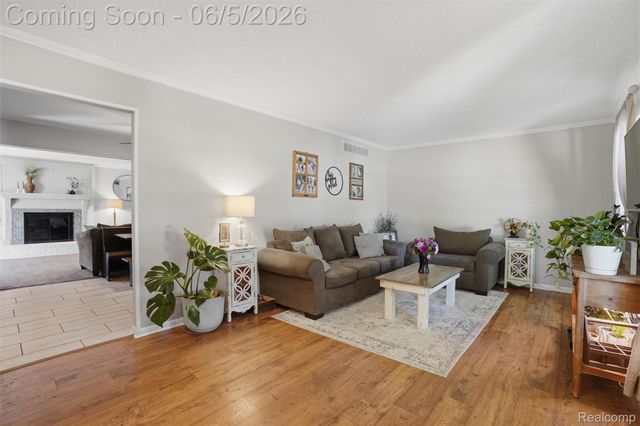 16128 Touraine Drive, Clinton Charter Township, MI 48038