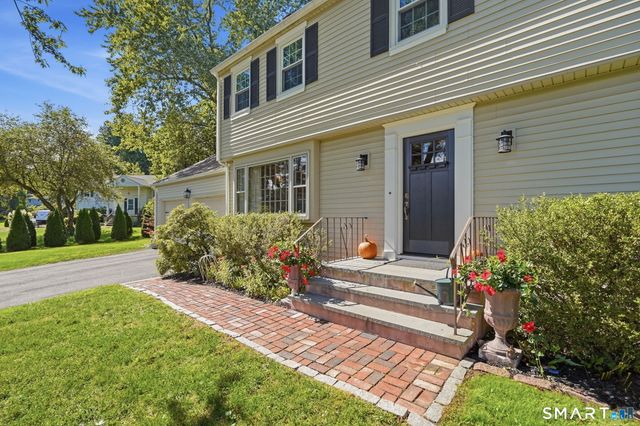 5 Dominique Lane, Simsbury, CT 06070