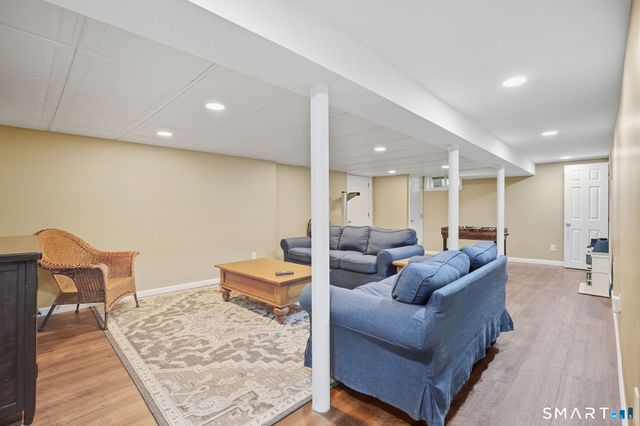 5 Dominique Lane, Simsbury, CT 06070