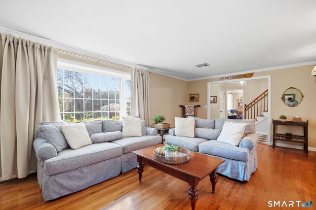 5 Dominique Lane, Simsbury, CT 06070