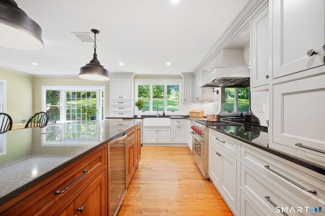 5 Dominique Lane, Simsbury, CT 06070