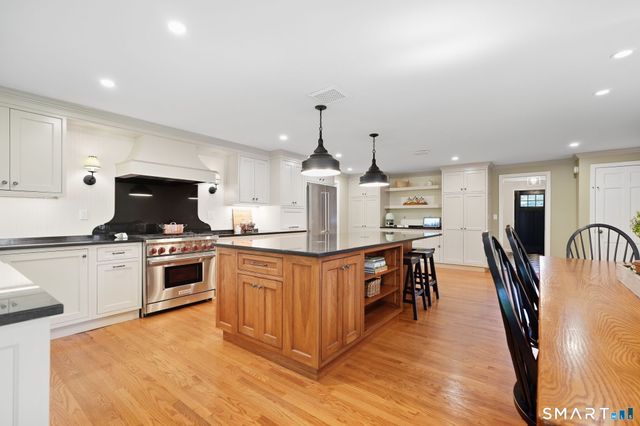 5 Dominique Lane, Simsbury, CT 06070