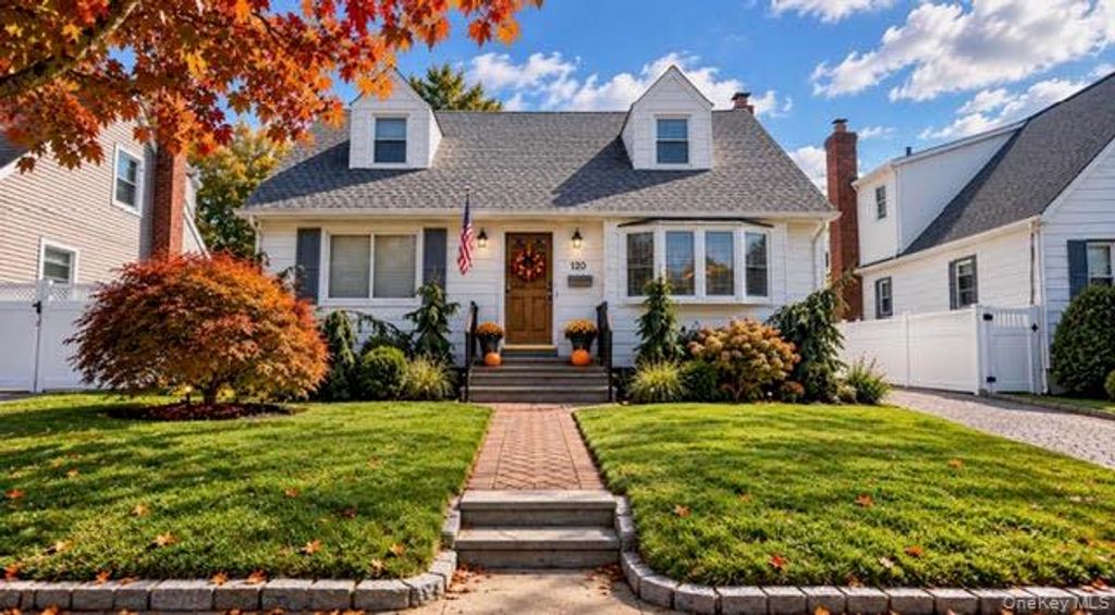 120 Barrymore Boulevard, Franklin Square, NY 11010 — exterior