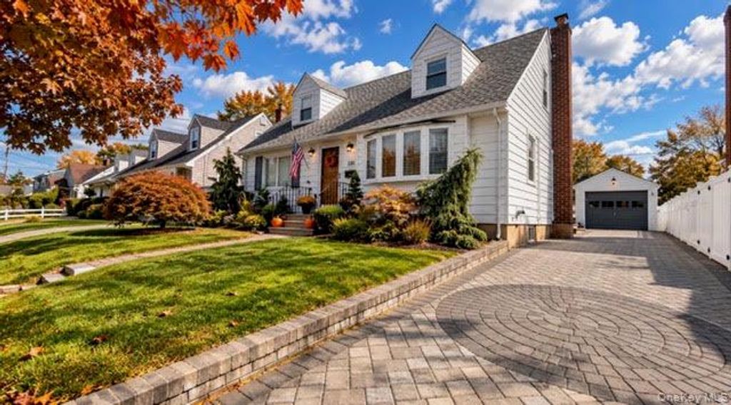 120 Barrymore Boulevard, Franklin Square, NY 11010 — photo 2