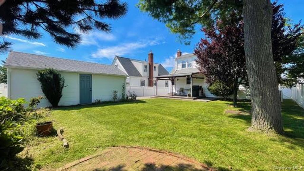 120 Barrymore Boulevard, Franklin Square, NY 11010 — photo 4