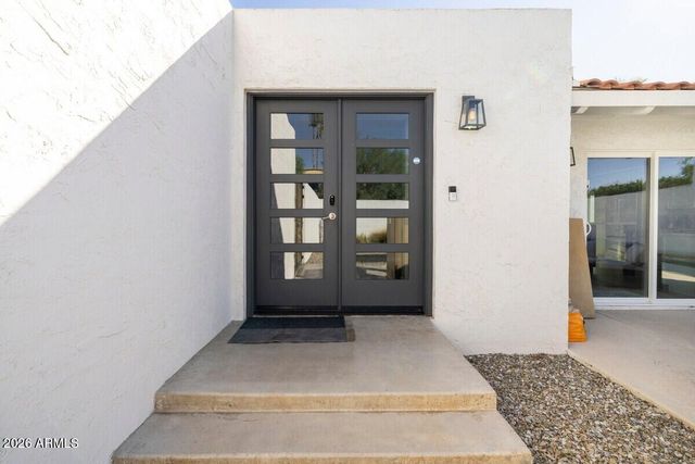 3037 E CLARENDON Avenue, Phoenix, AZ 85016