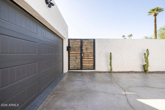 3037 E CLARENDON Avenue, Phoenix, AZ 85016
